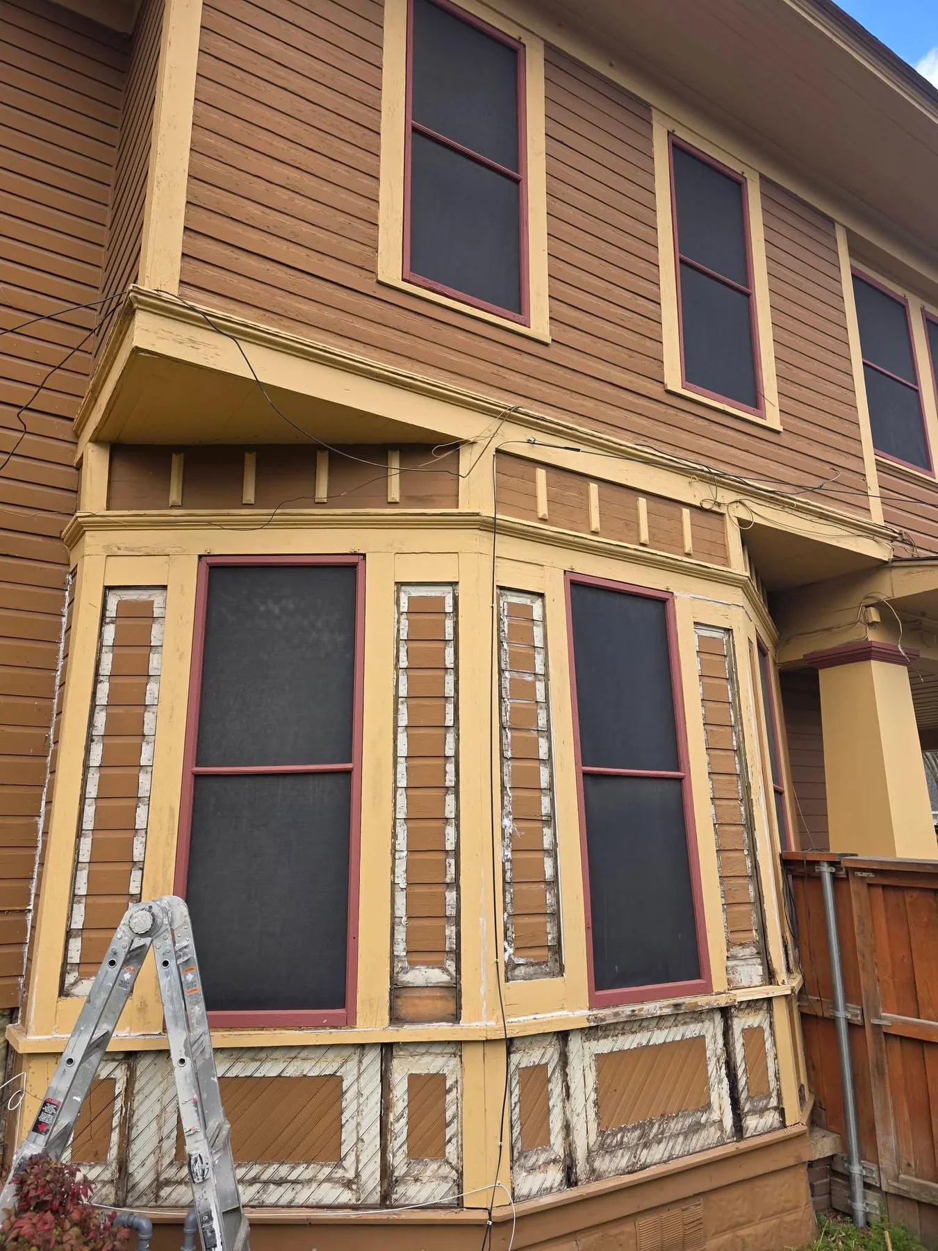 Projecting bay-window section during the early repair and preparation stage