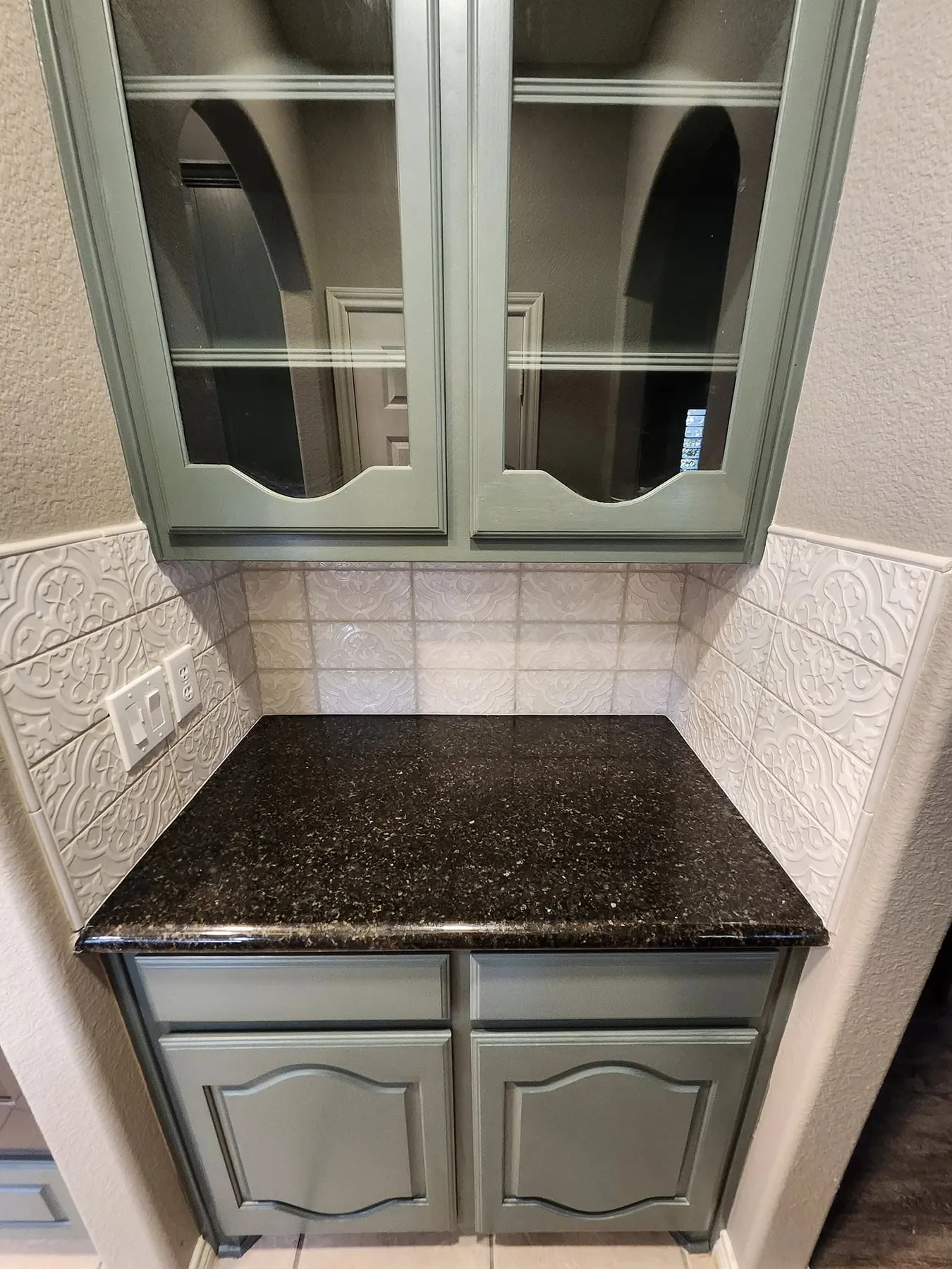 Finished glass-front cabinet and lower cabinet color