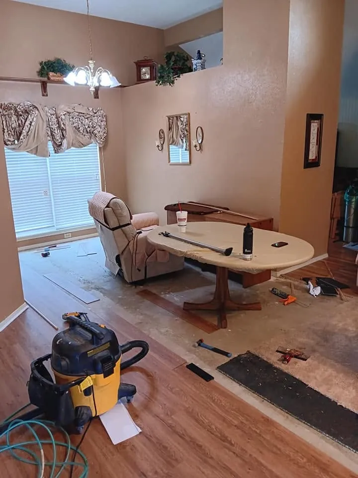 Work equipment in the room during the flooring project
